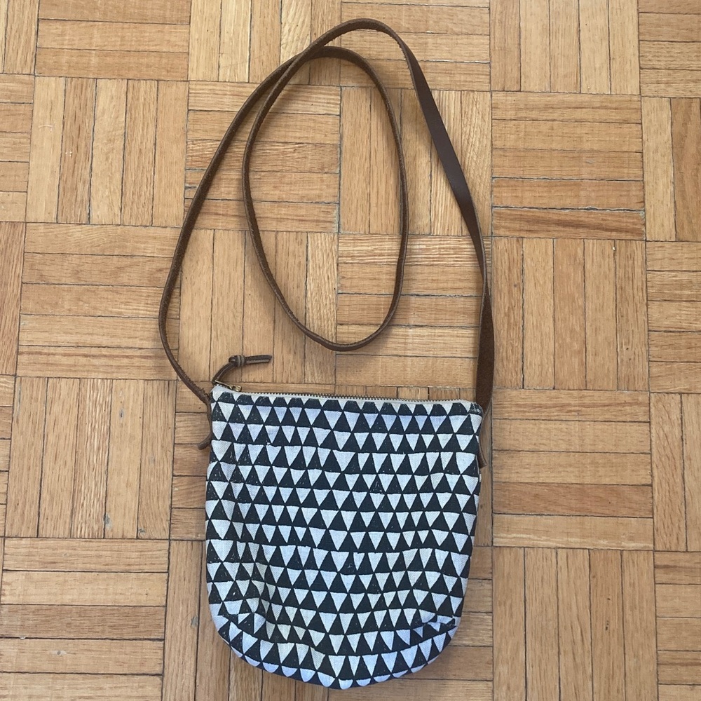 Handmade in Toronto Geometric Pattern Crossbody Bag in Black and White